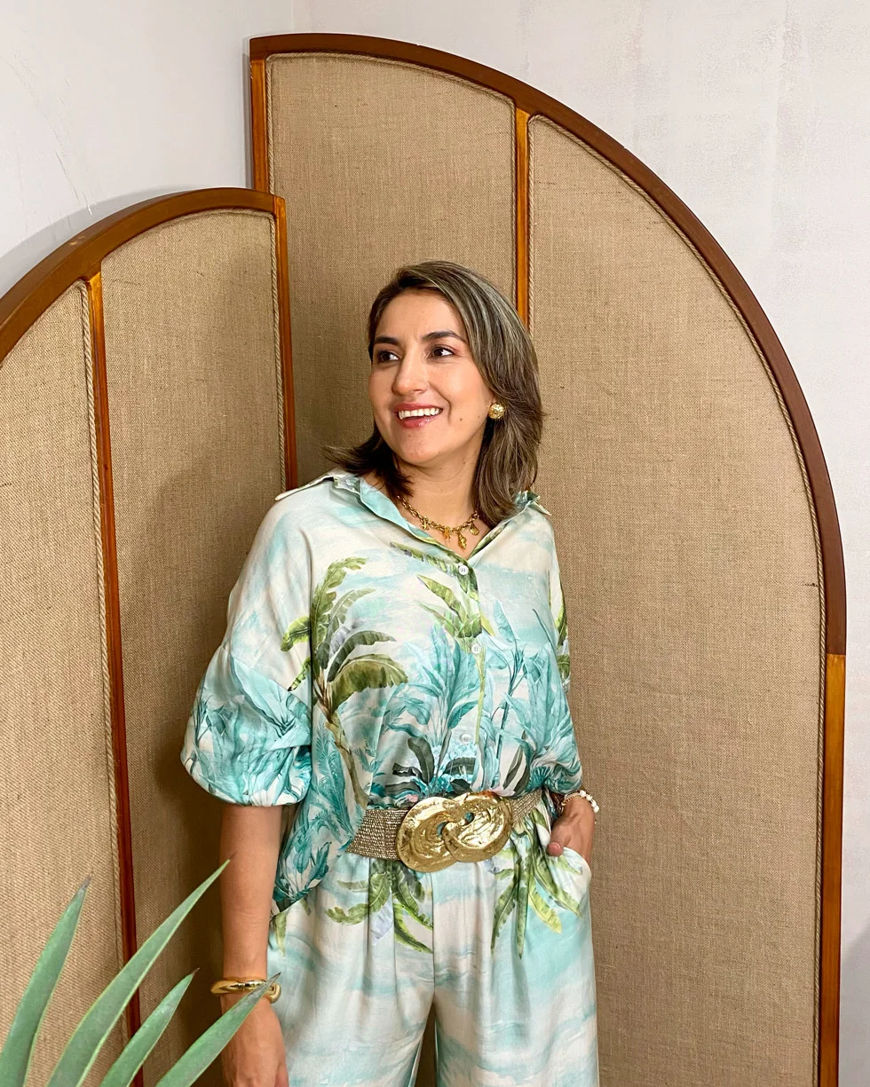 Blusa manga larga con botones en frente