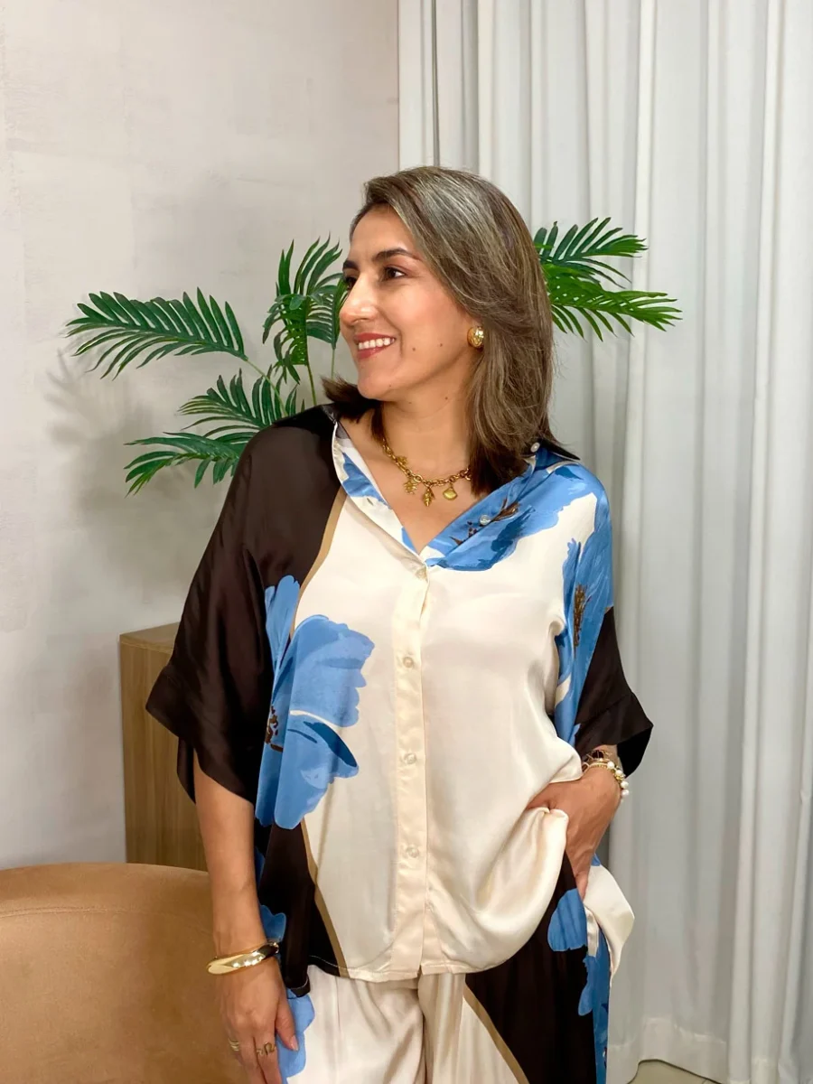 Blusa botones en frente estampado flor