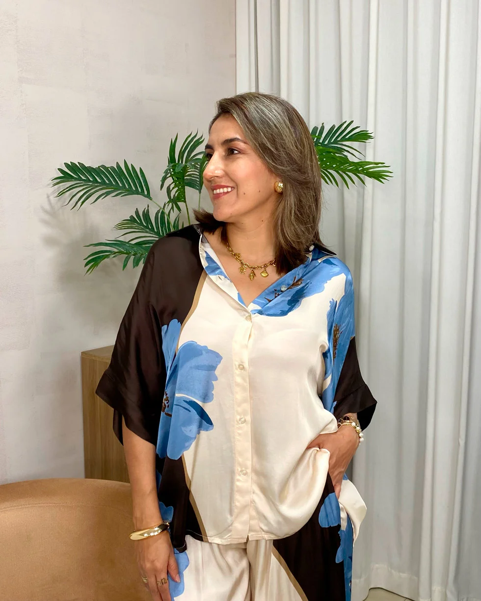 Blusa botones en frente estampado flor