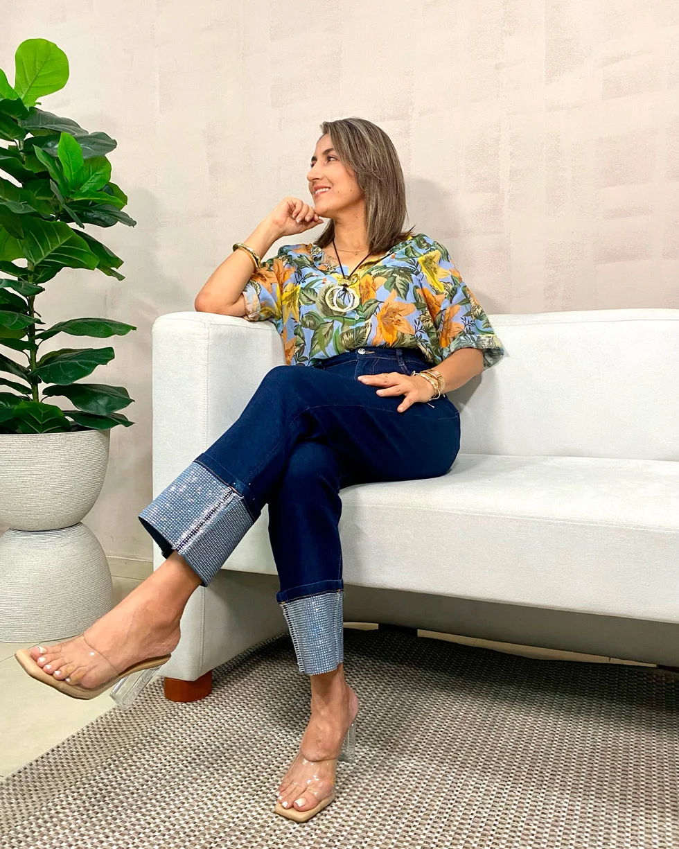 Blusa manga 3/4 estampado floral botones en frente