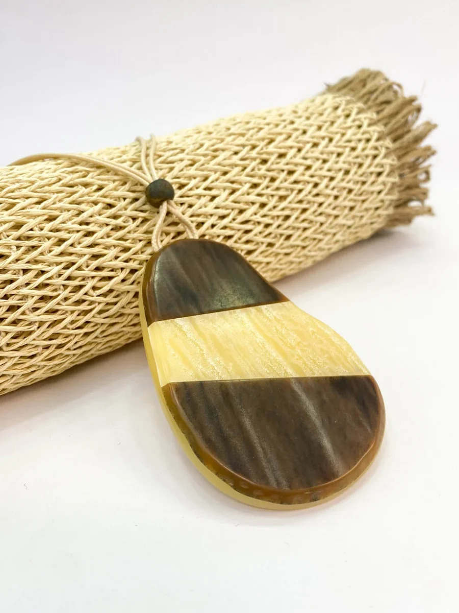 Collar Dije Bicolor - Camel y marrón oscuro