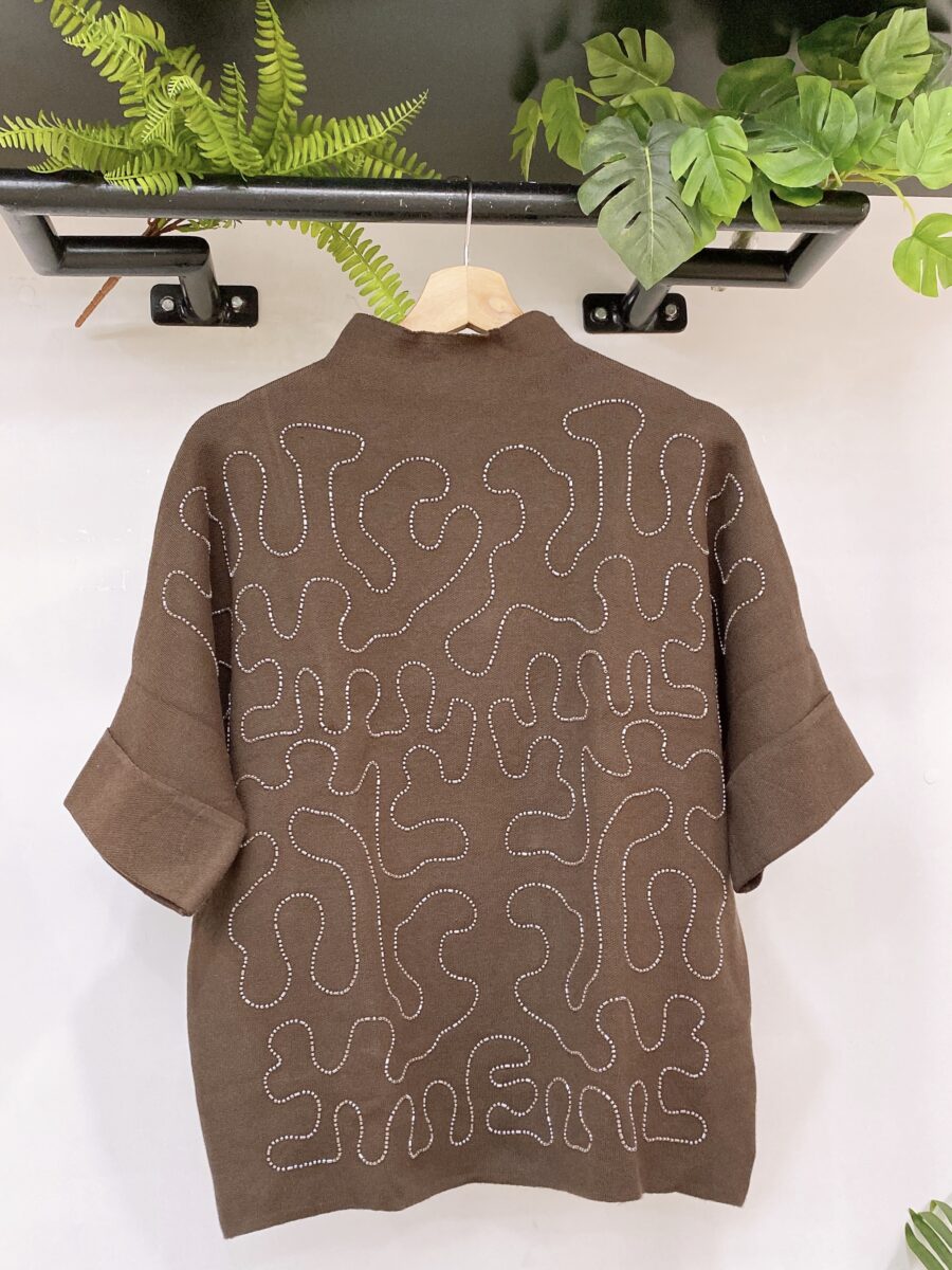 Blusa manga kimona y bordado en mullos