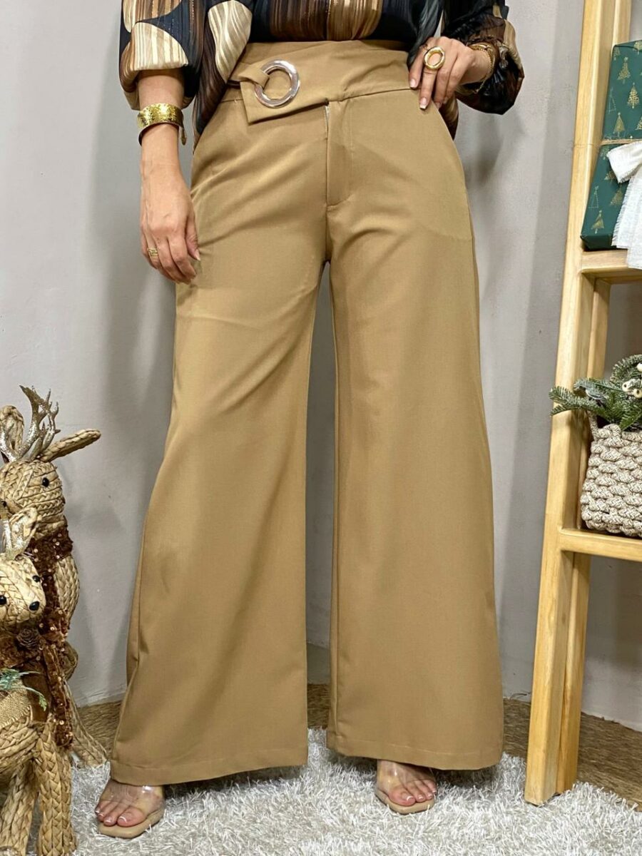 Palazzo con detalle metálico en pretina