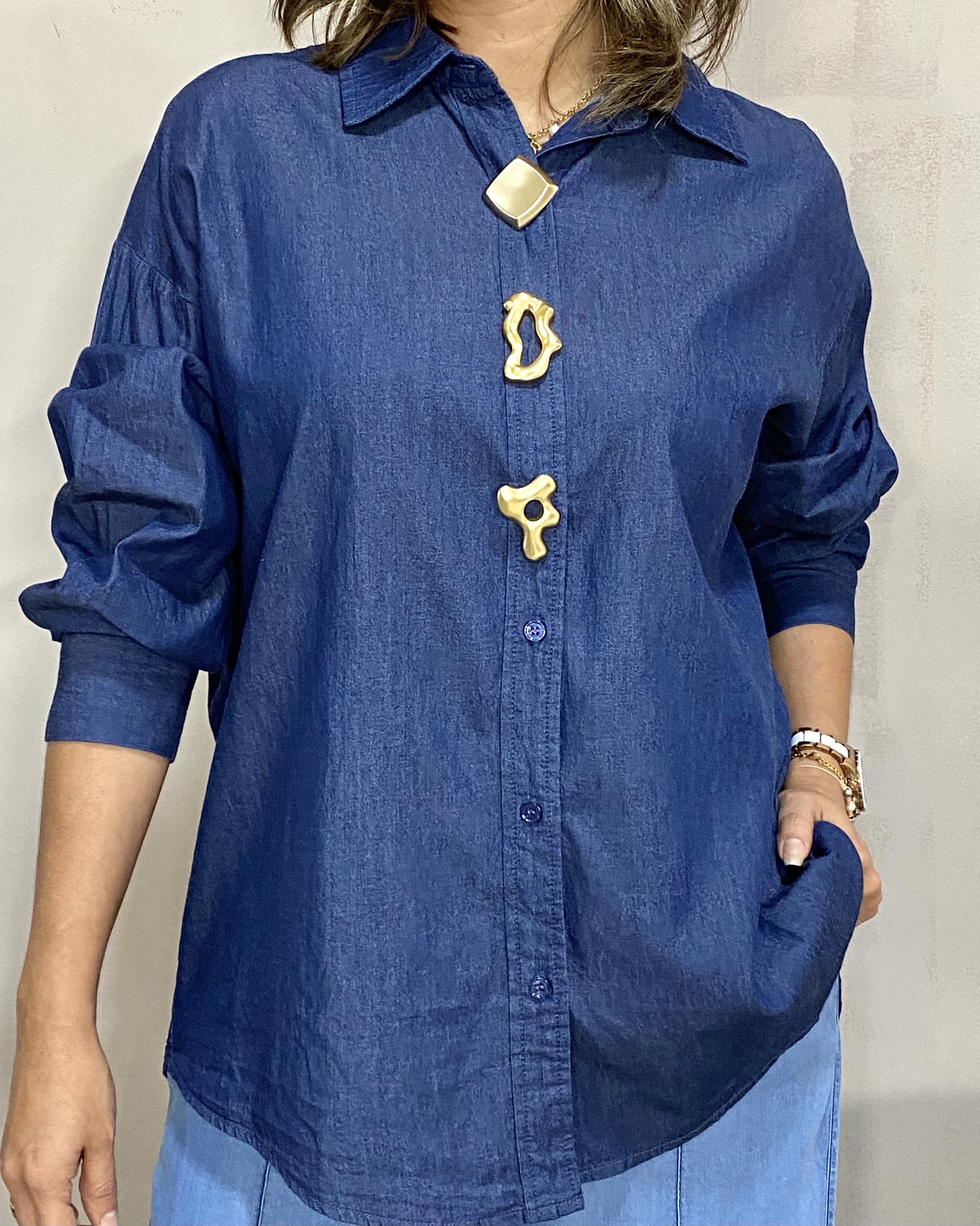 Blusa manga larga con botones dorados asimétricos - Única, Azul prelavado