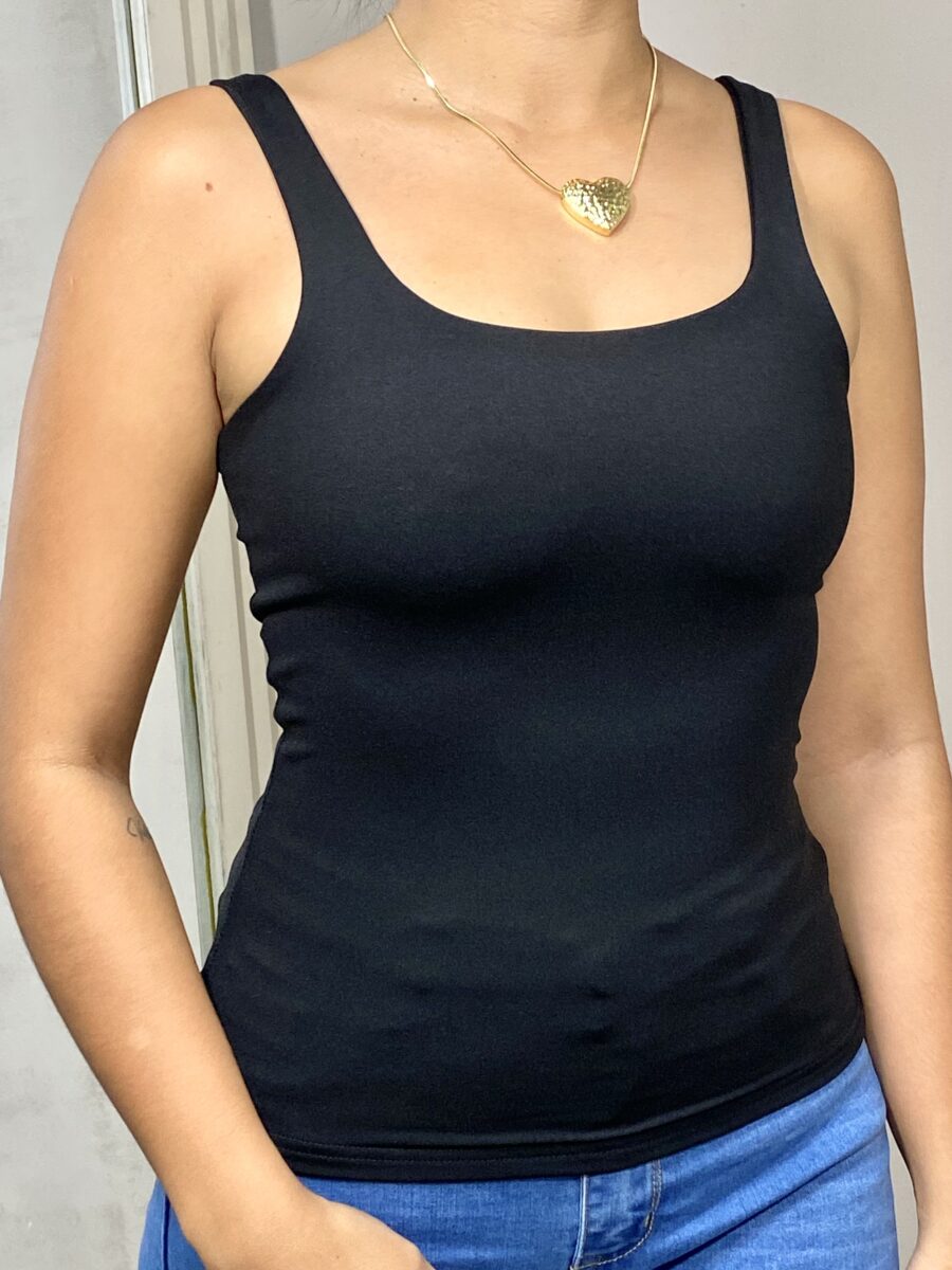 Blusa básica en lycra con escote redondo