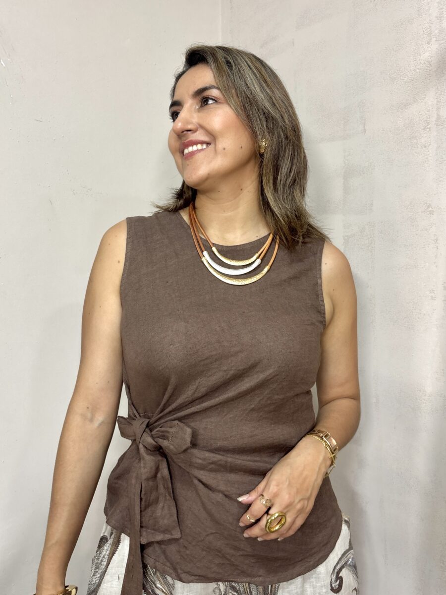 Blusa sin mangas con amarre lateral