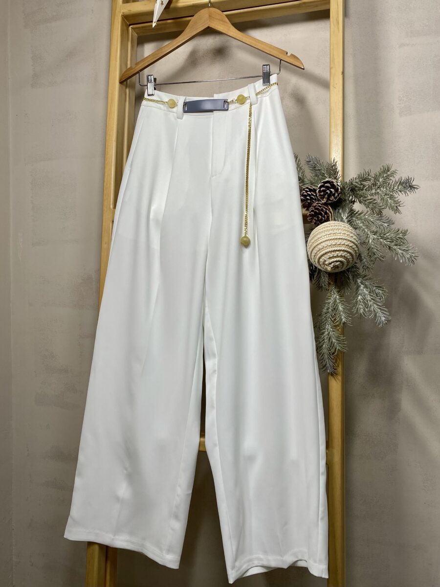 Pantalón basta recta con pinzas y bolsillos funcionales