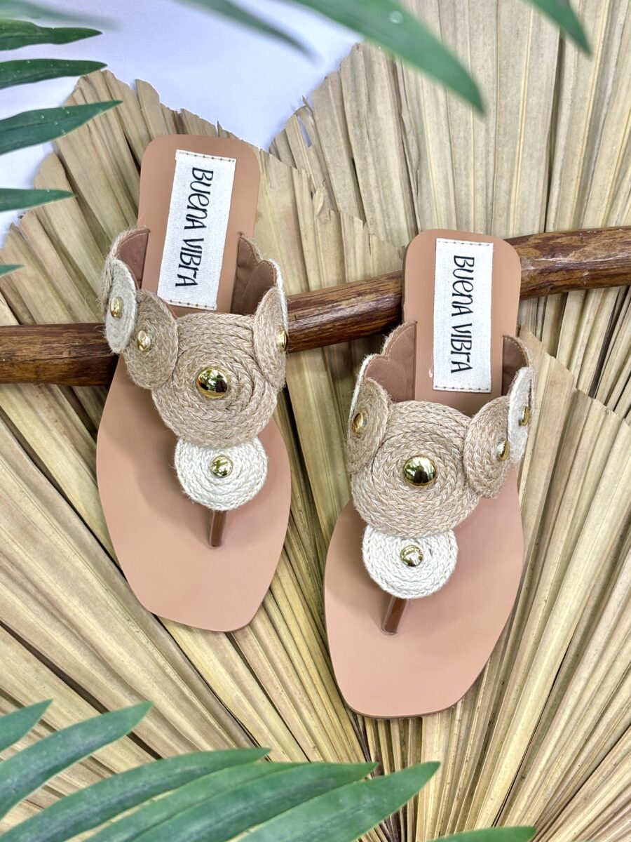 Sandalias planas con tejido en yute