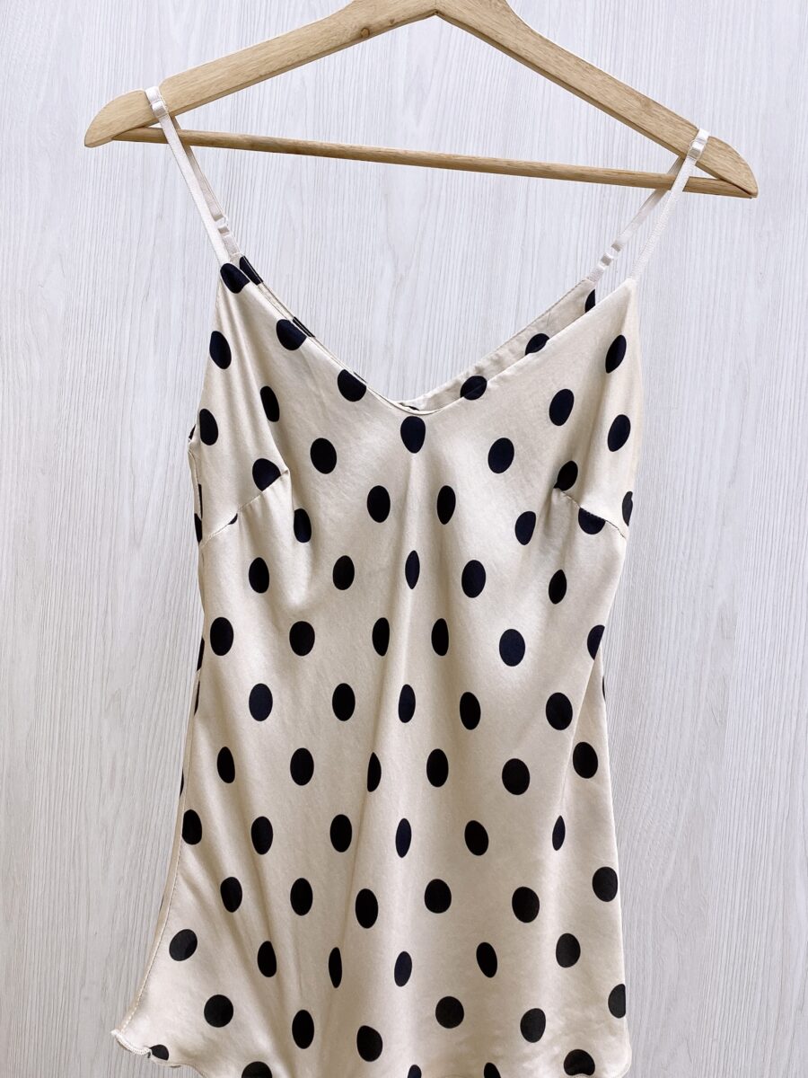 Blusa de tiras satinada con lunares