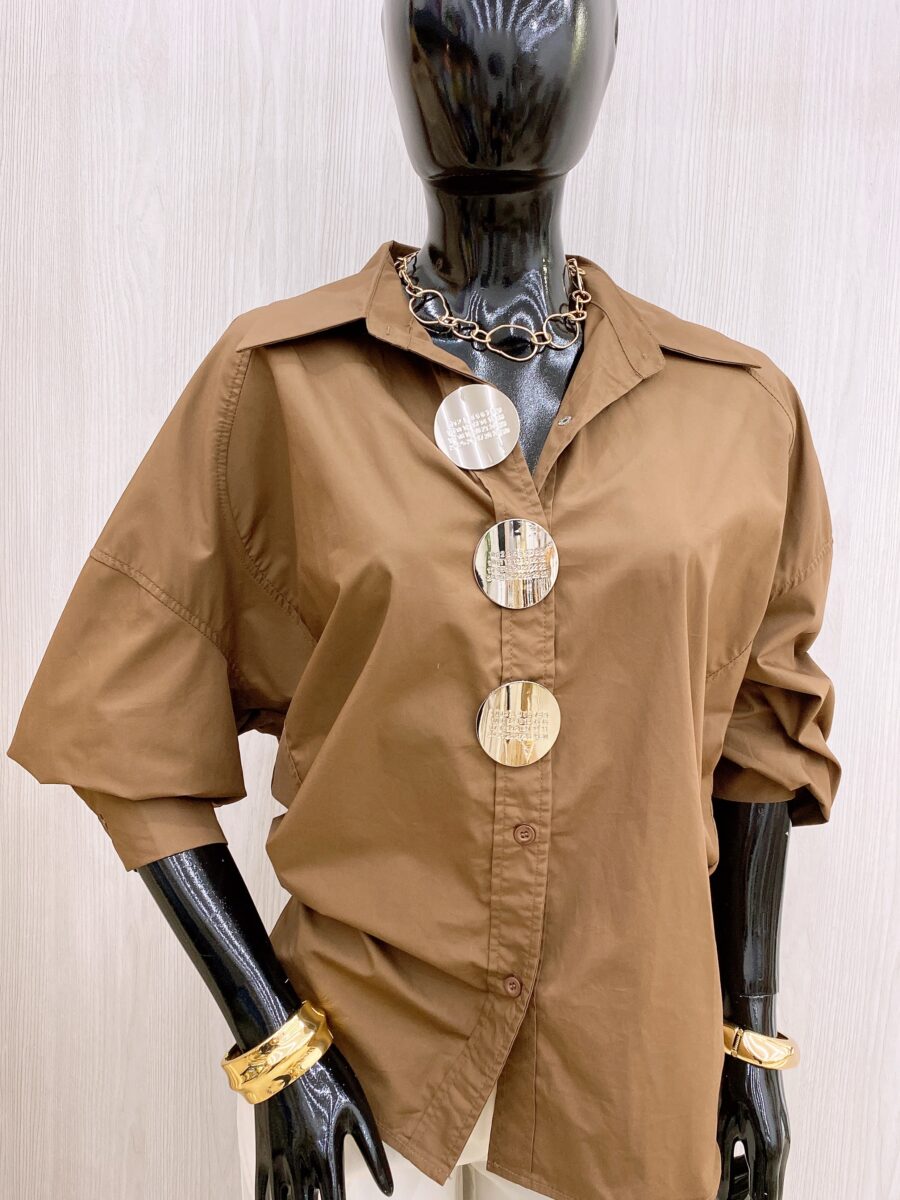 Blusa Oversize con maxi botones plateados