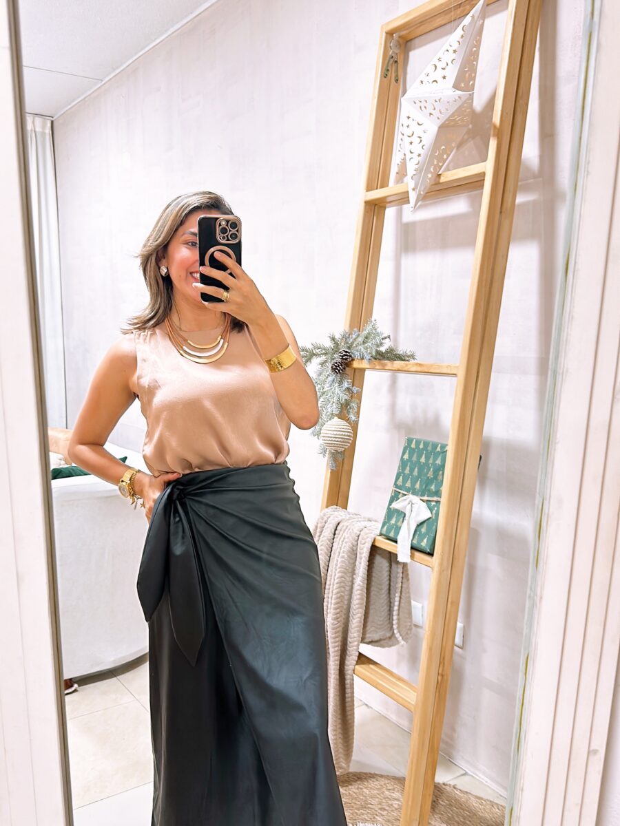 Falda efecto cuero con amarre en frente