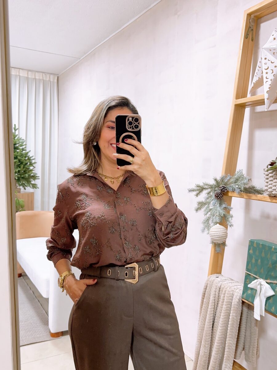 Blusa manga larga con detalle de hilos plateados