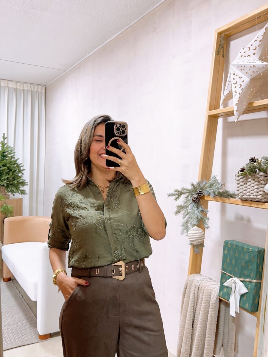 Blusa manga larga con bordado de flores