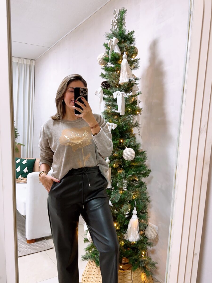 Pantalón efecto cuero con elástico