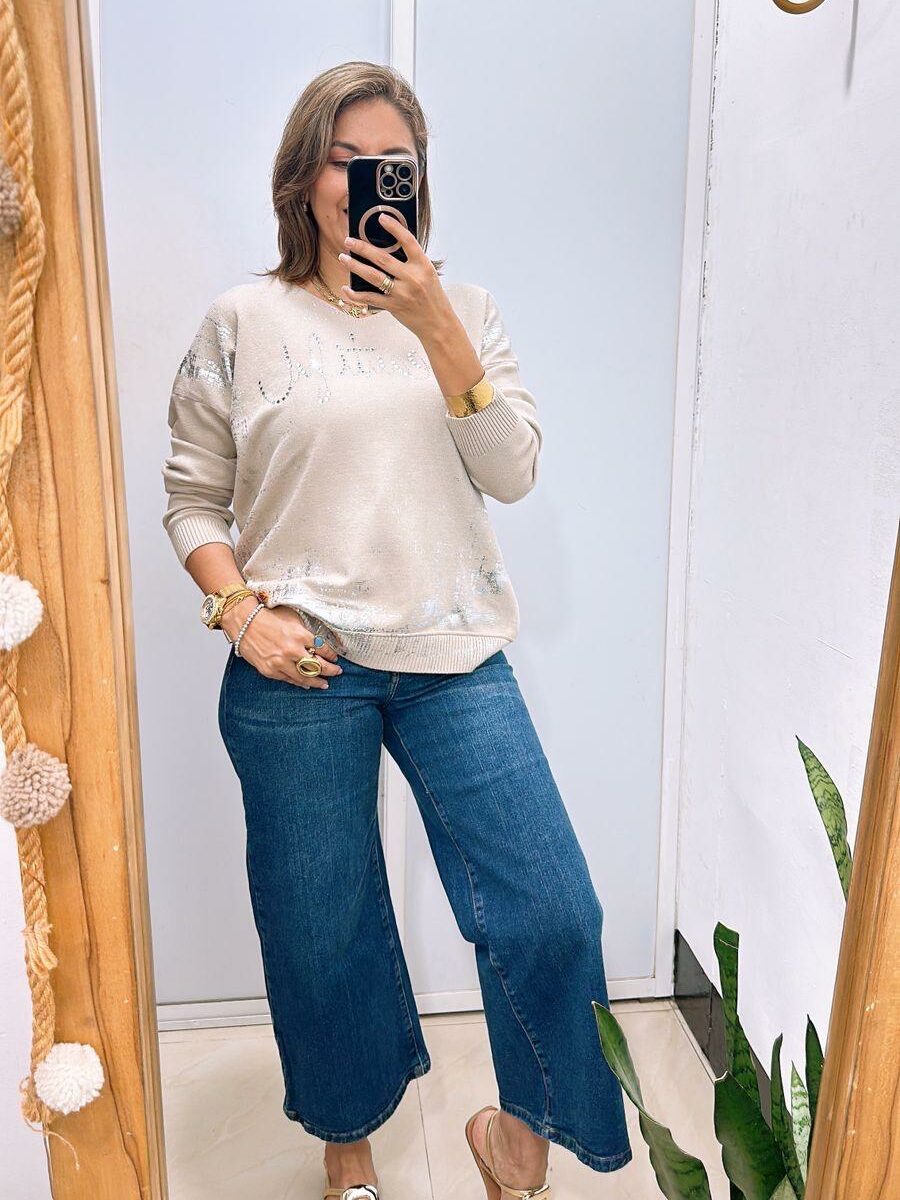 Sweater cuello en V con pedrería y foil plateado