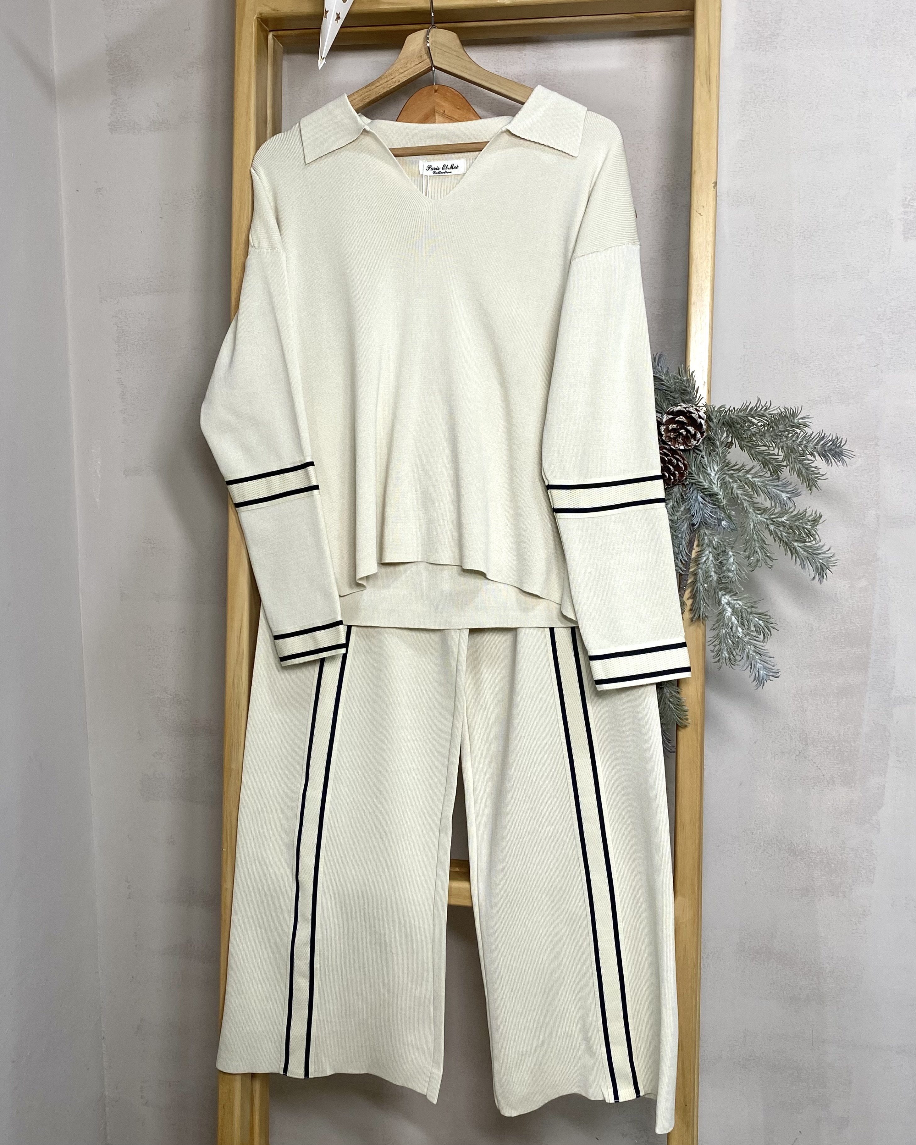 Conjunto 2 piezas silueta relajada, cuello en V - Beige franjas negras, Única