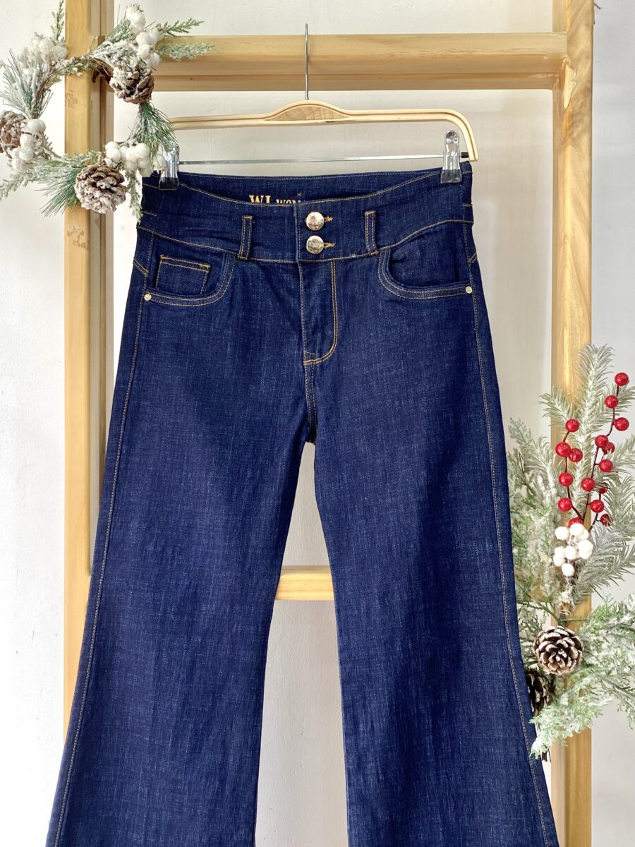 Jean basta ancha doble botón en pretina