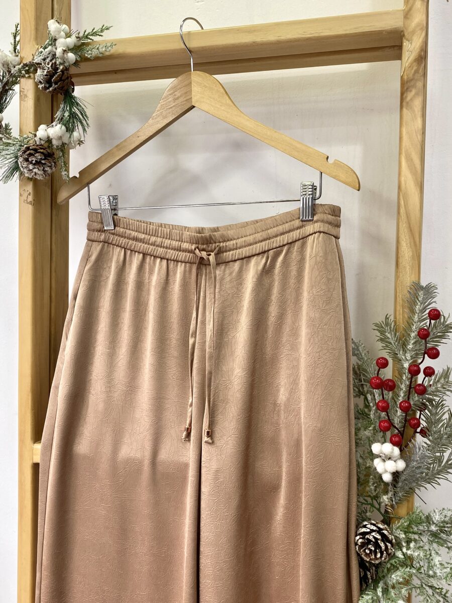 Pantalón basta recta con elástico en pretina