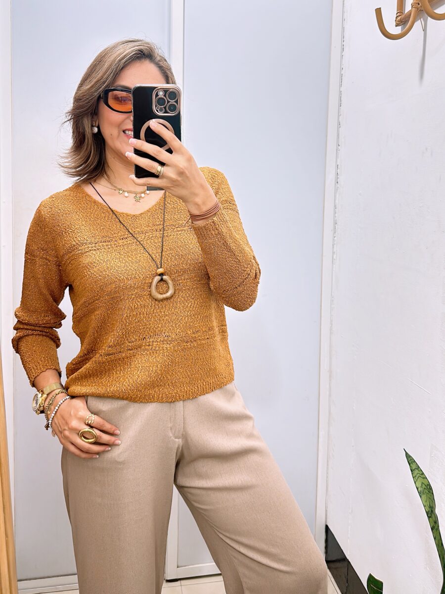 Sweater cuello en V incluye collar