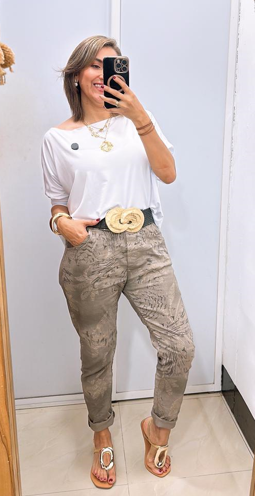 Jogger print estampado con detalles escarchados