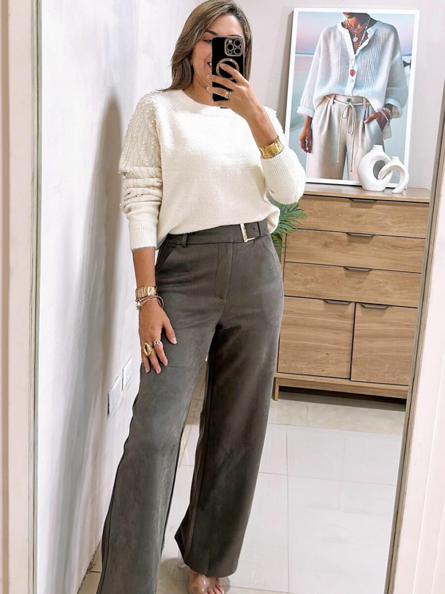 Saquito cuello cuello redondo con detalle de pedrería