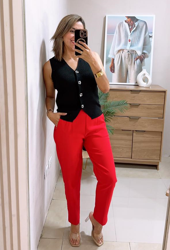 Blusa estilo chaleco con botones decorativos