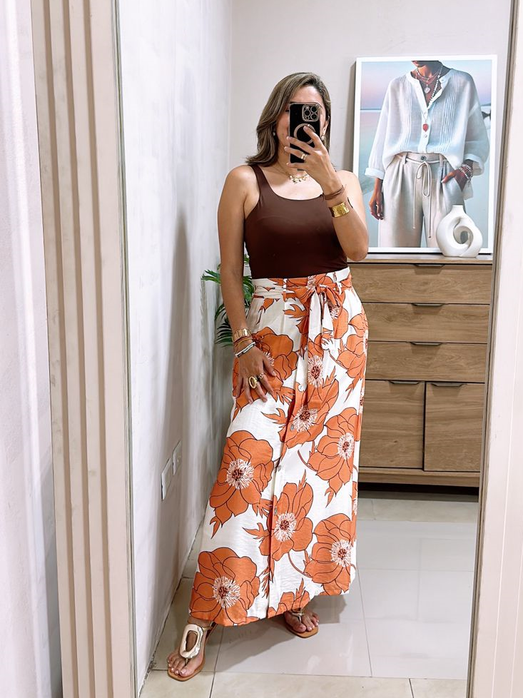 Falda corte A estampado floral y botones en frente