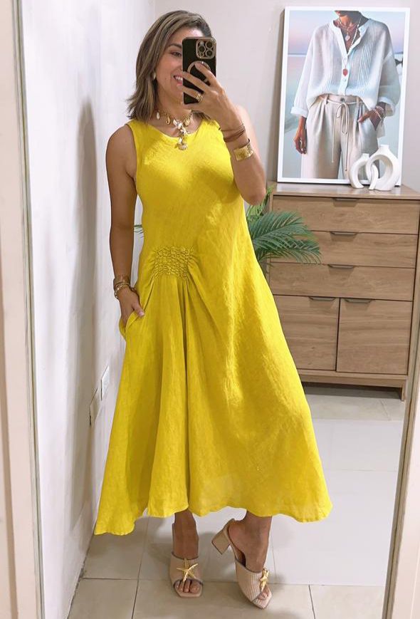 Vestido en lino 100% con detalle encarrujado en costado
