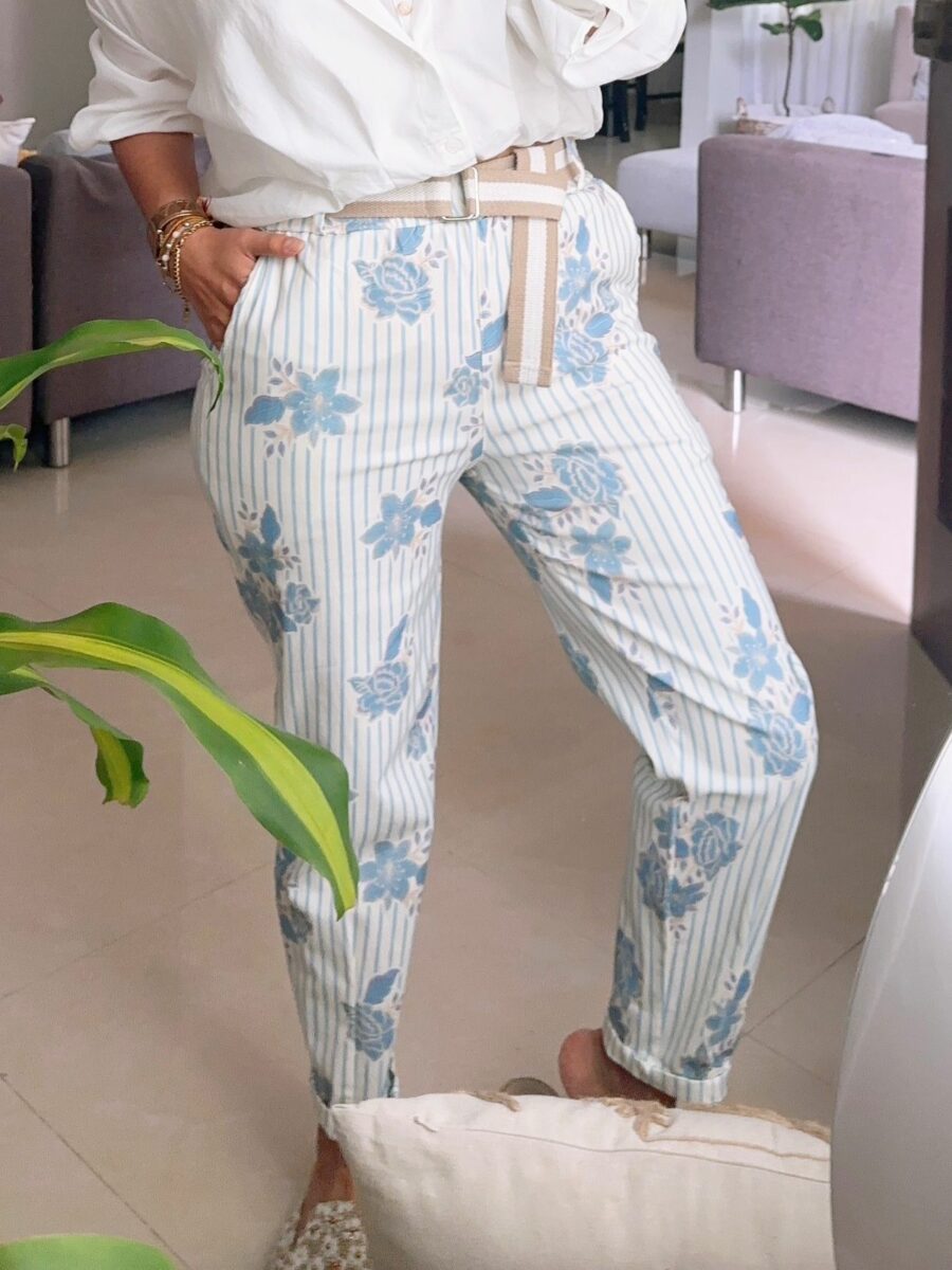 Jogger con elástico en pretina y estampado floral