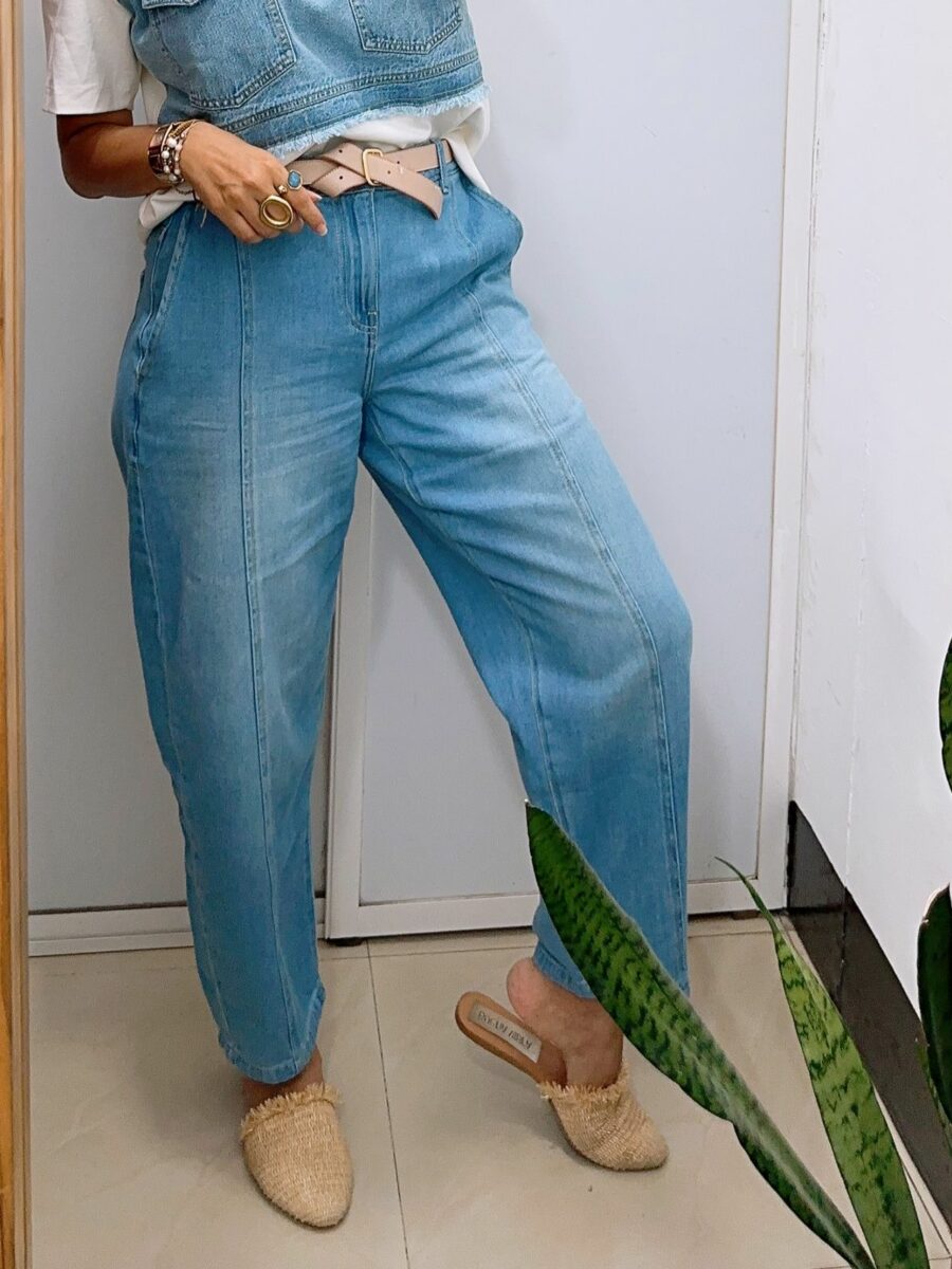 Jean efecto barril con bolsillos funcionales