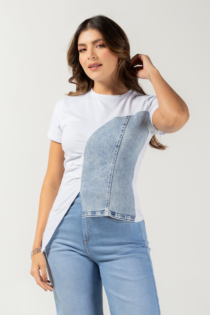 Blusa cuello redondo con detalle en denim