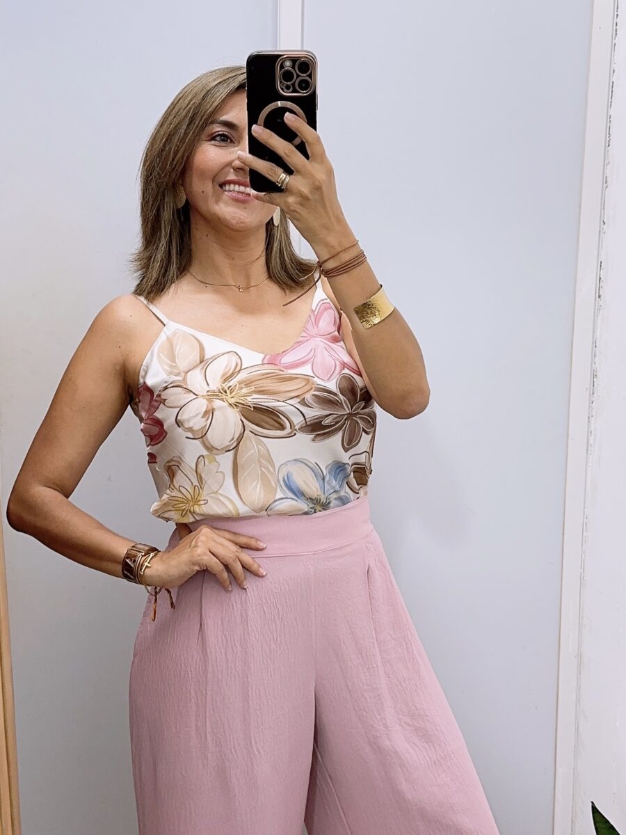 Blusa de tiras satinada con estampado floral