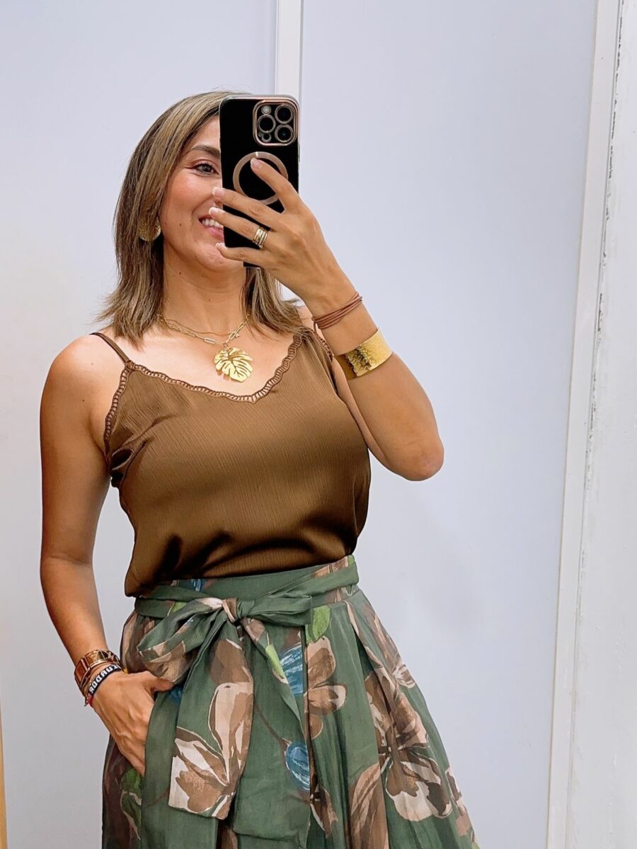 Blusa de tiras satinada con escote en V