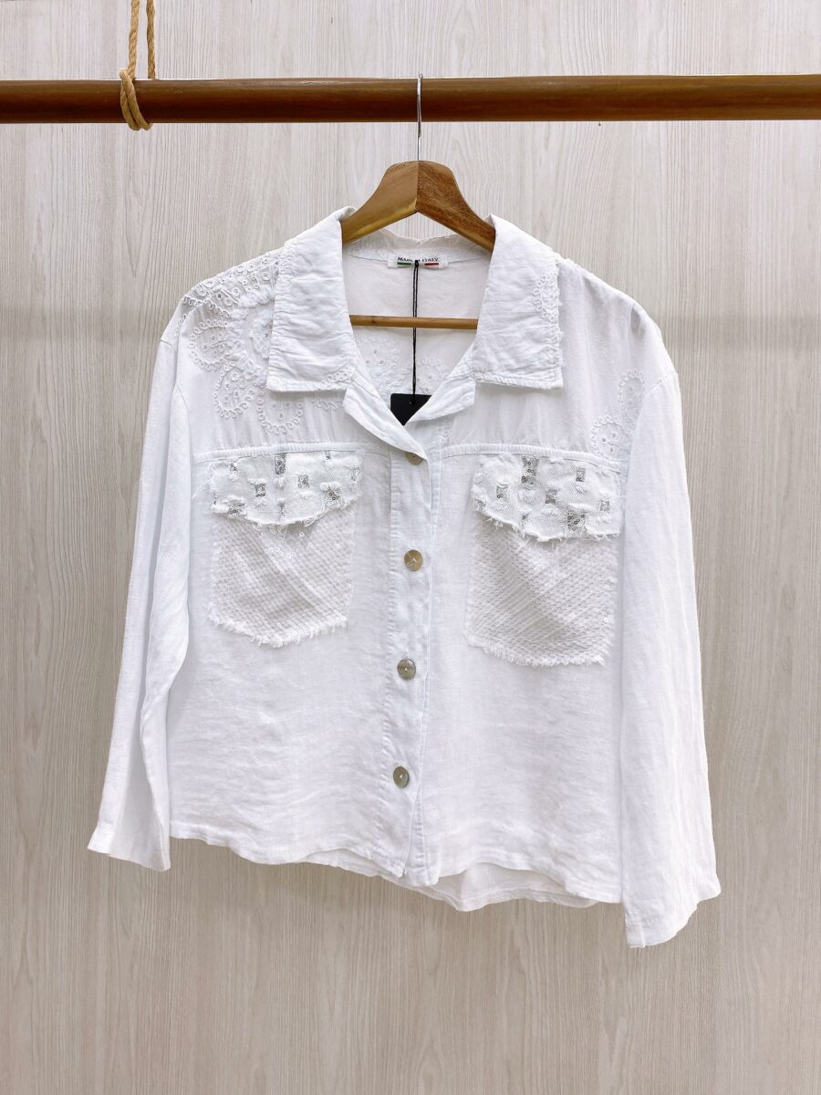 Blusa cuello camisa manga larga con bolsillos en frente