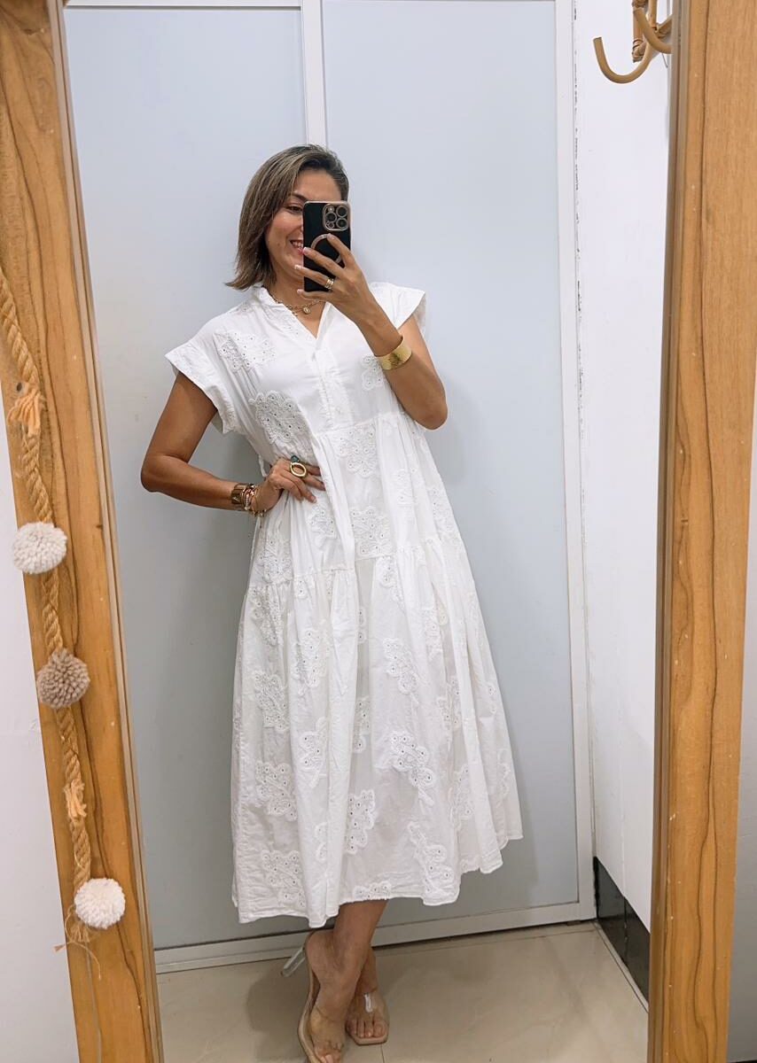 Vestido corte midi de manga mariposa incluye cinto