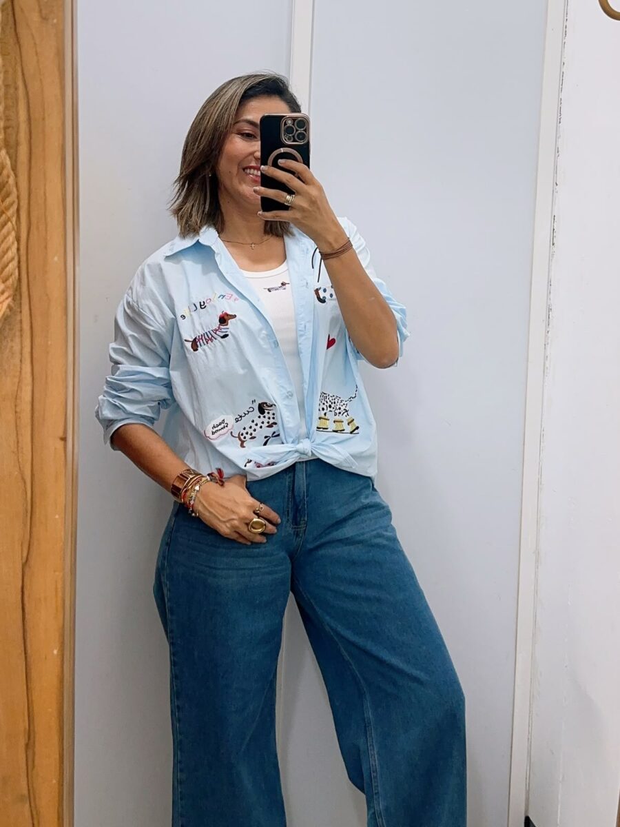 Camisa manga larga con bordados de perritos