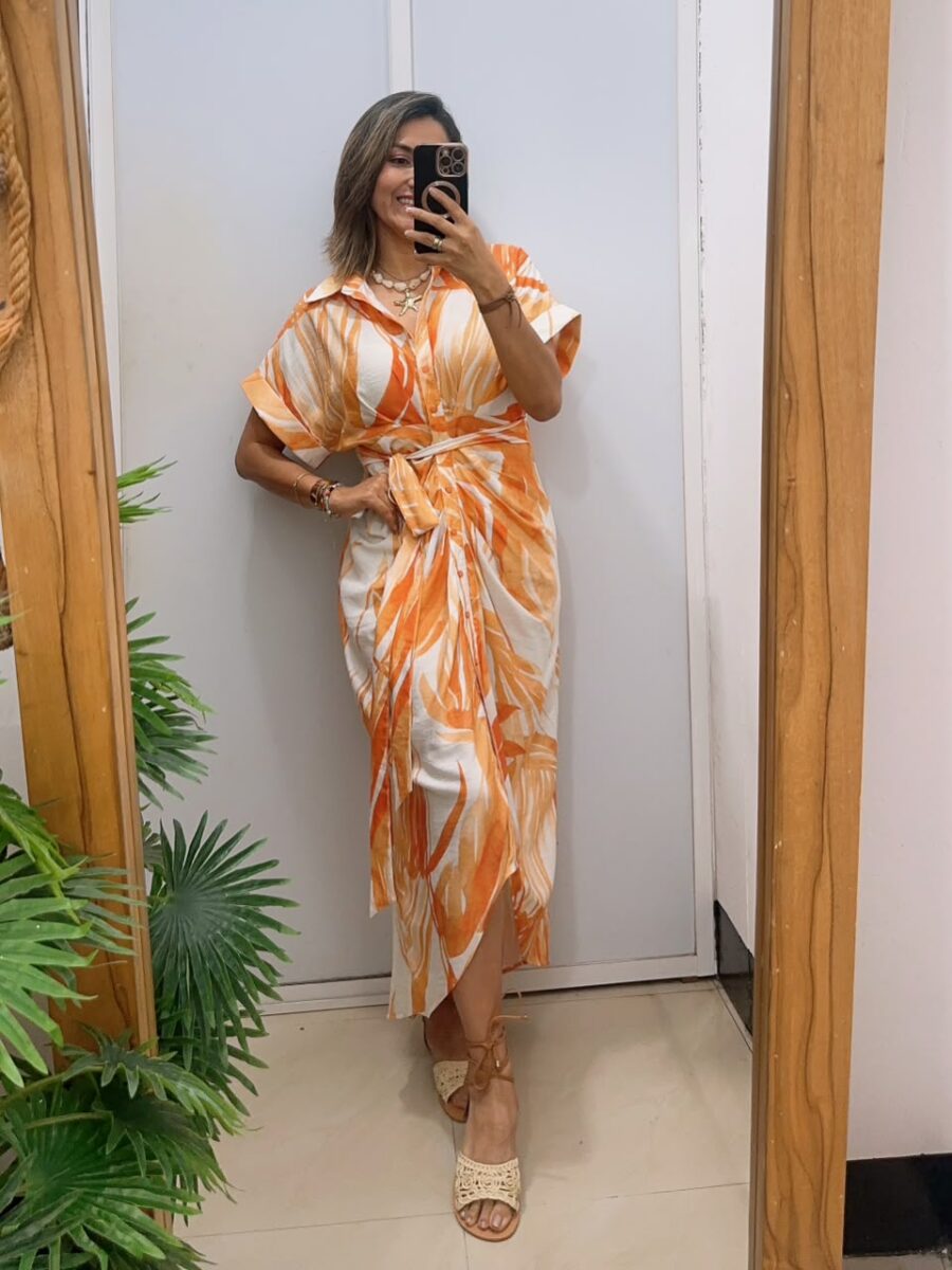 Vestido midi de manga corta con amarre en cintura