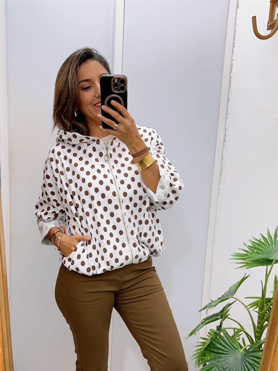 Chaqueta manga larga con estampado de lunares